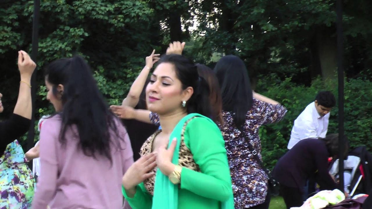 Bollywood Summerdance in Fælledparken Copenhagen