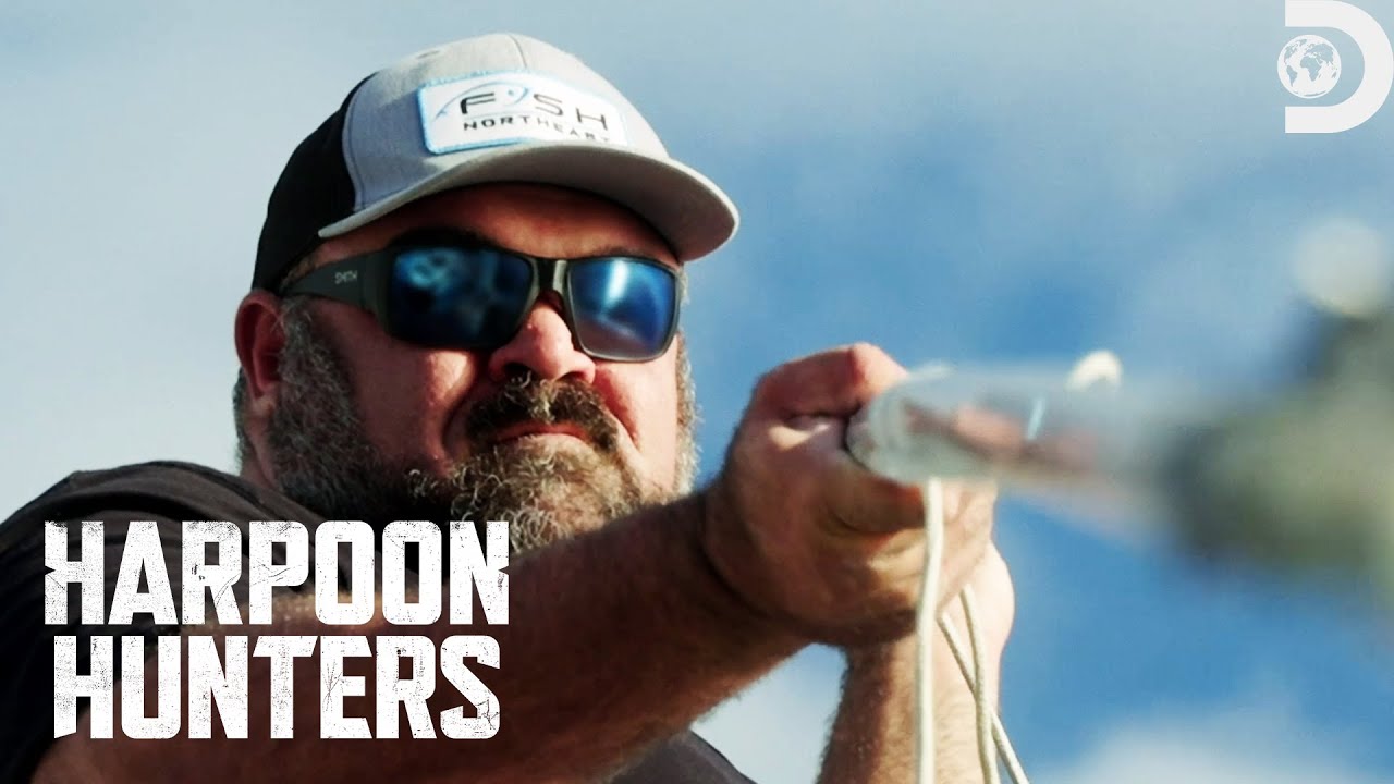 Incredible Bluefin Tuna Catch for the Ezyduzit | Harpoon Hunters | Discovery
