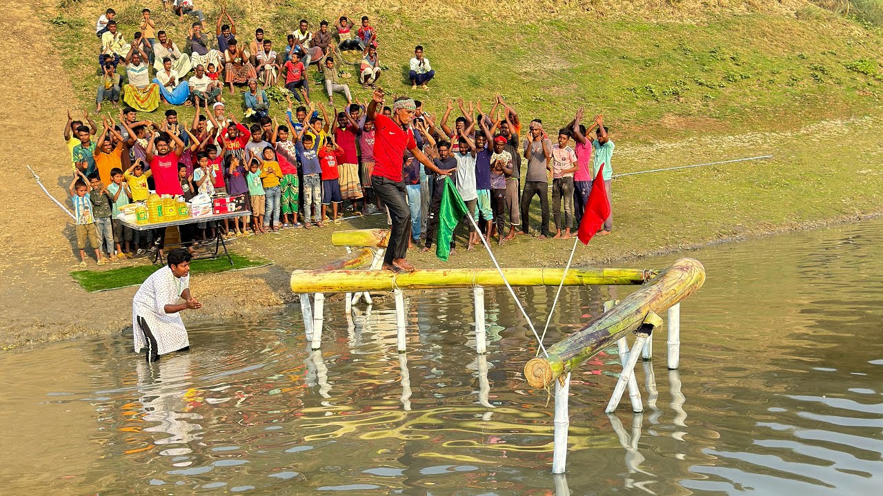 তৈলাক্ত কলাগাছে হেঁটে আকর্ষণীয় পুরস্কার জেতার চ্যালেঞ্জ। মজার খেলার আনন্দে উৎসব মুখর হয়ে উঠলো সবাই