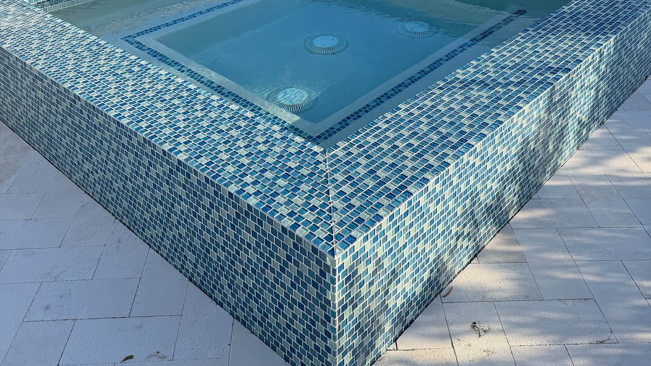 Reparando azulejo de vidrio, piscina, espectacular con spa forrado, de azulejo, ￼￼