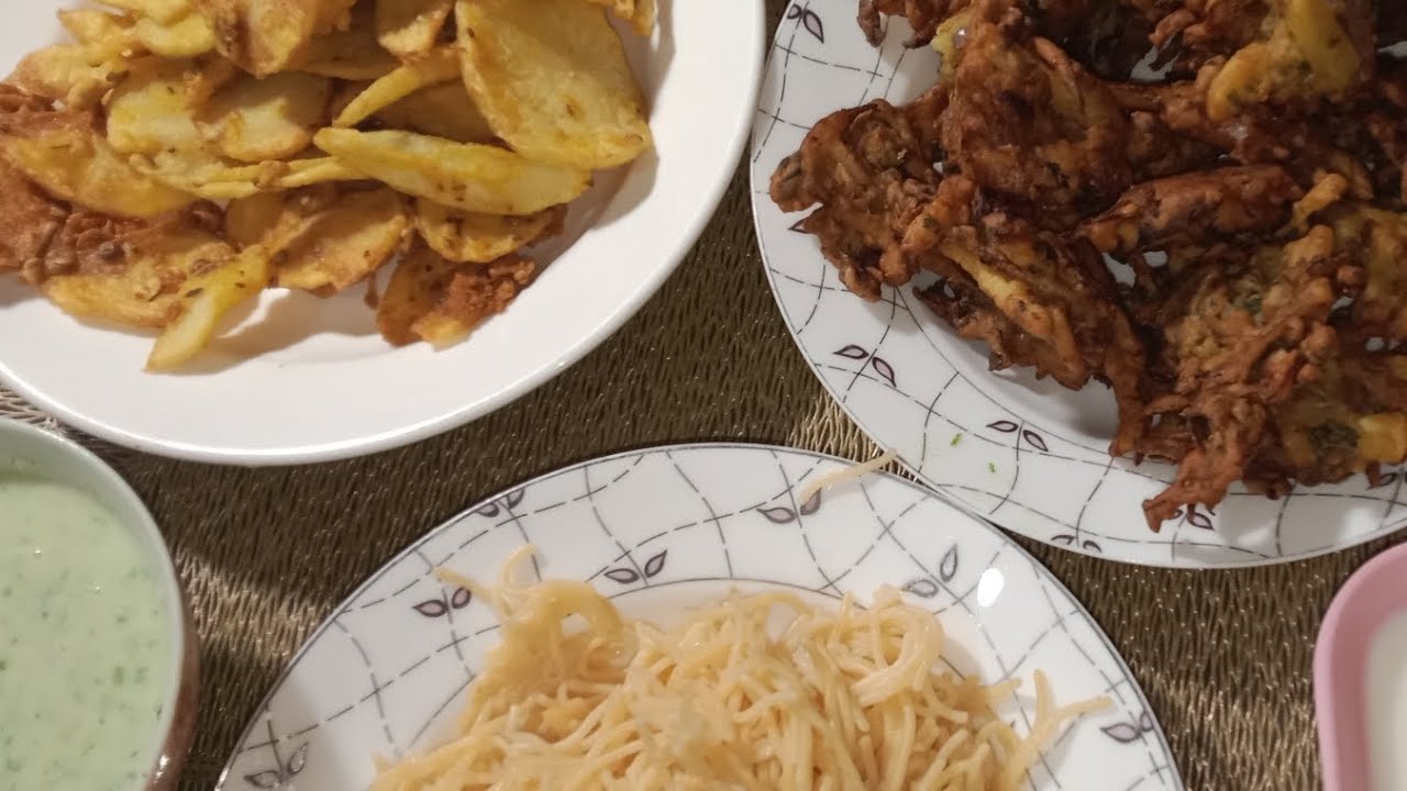 Samiyan- pakora-chips @7KitchenQuest 