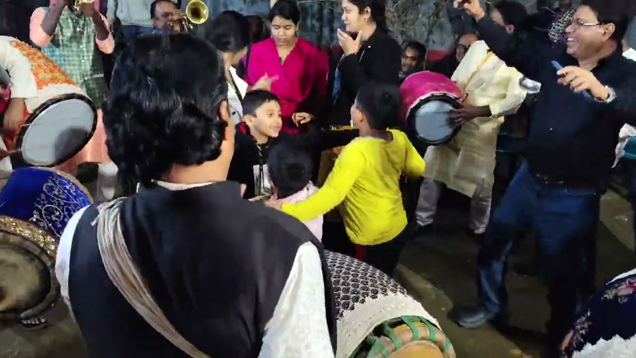 টেকেরহাট সাবেক মেম্বার কালিপদদাস,এর বাড়িতে সার্বজনীন কালিপুজার অনুষ্ঠান এর বাদ্যযন্ত্রের এক মুহূর্ত।
