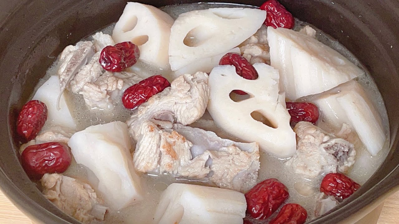 炖莲藕汤，最忌直接下锅炖，教你正确做法，莲藕软糯不发黑不变色