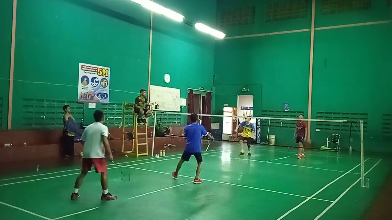 Badminton Gor Venetian Bekasi antara bang ade Anton Vs koh Jansen Iron