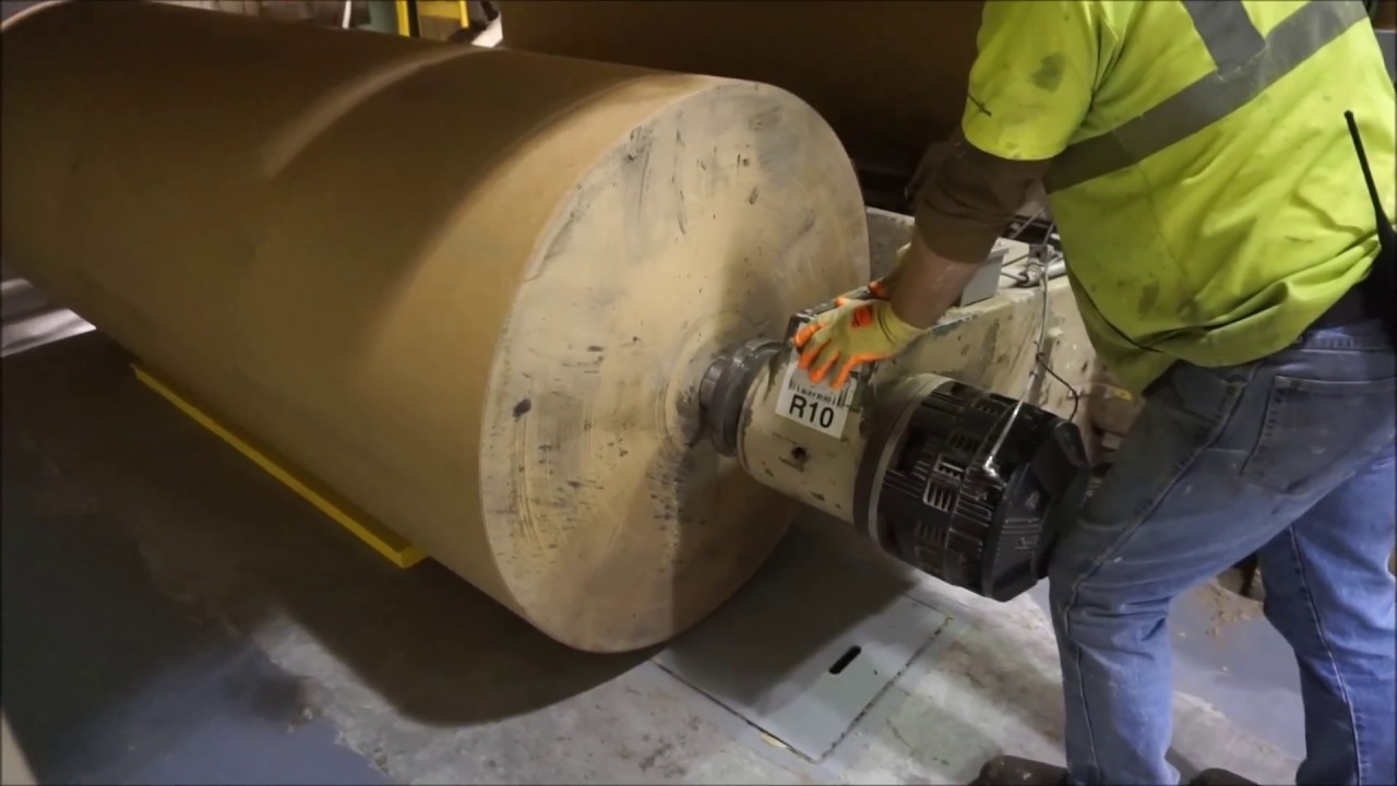 Harmax roll nudger aligns paper core to core chucks