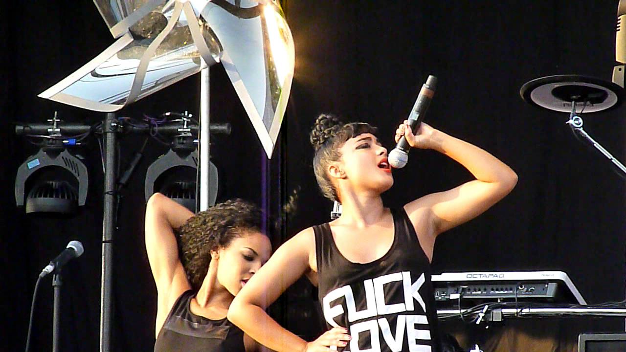 NATALIA KILLS - MIRRORS @ ECHO BEACH