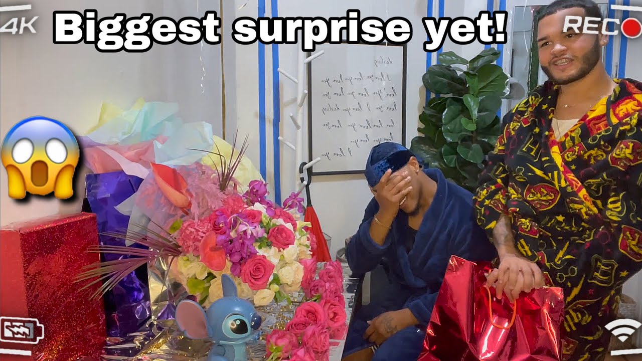 SURPSING MY BOYFRIEND FOR OUR ANNIVERSARY!