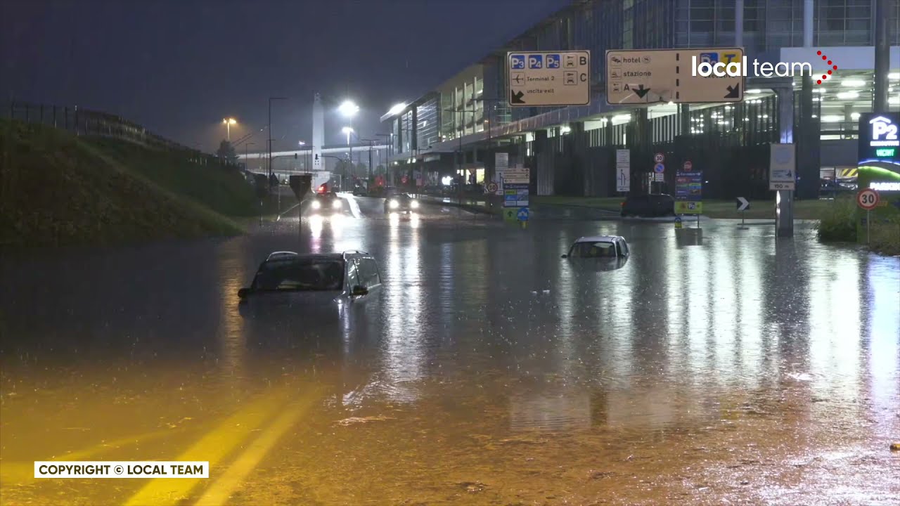 Nubifragio su Malpensa: auto sommerse dall'acqua