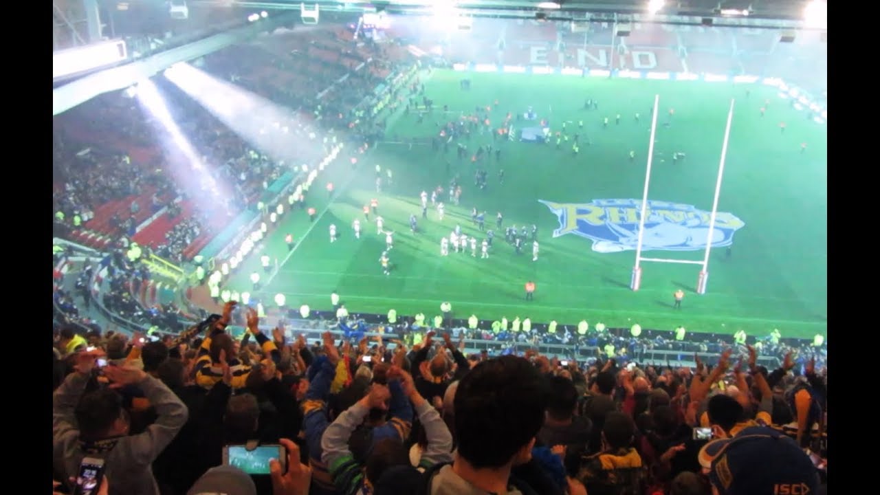 LEEDS RHINOS FANS GO CRAZY AT OLD TRAFFORD