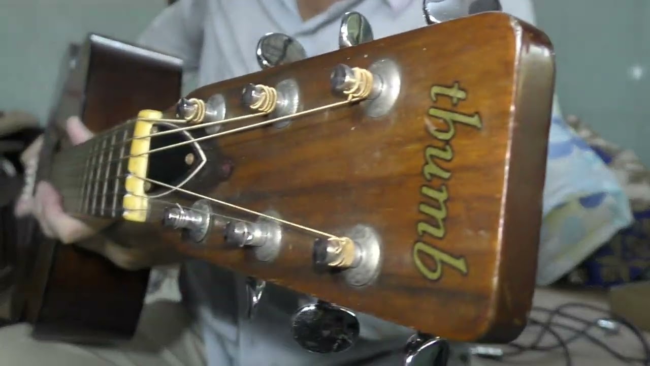 Acoustic Nhật.Thumb.có EQgiá 1tr600k.guitar điện  BUSKER.giá 1tr550..loa  louis LGA-15..giá 1tr450k