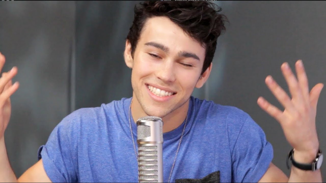 10 Questions with YouTuber Max Schneider | Interview | On Air with Ryan Seacrest