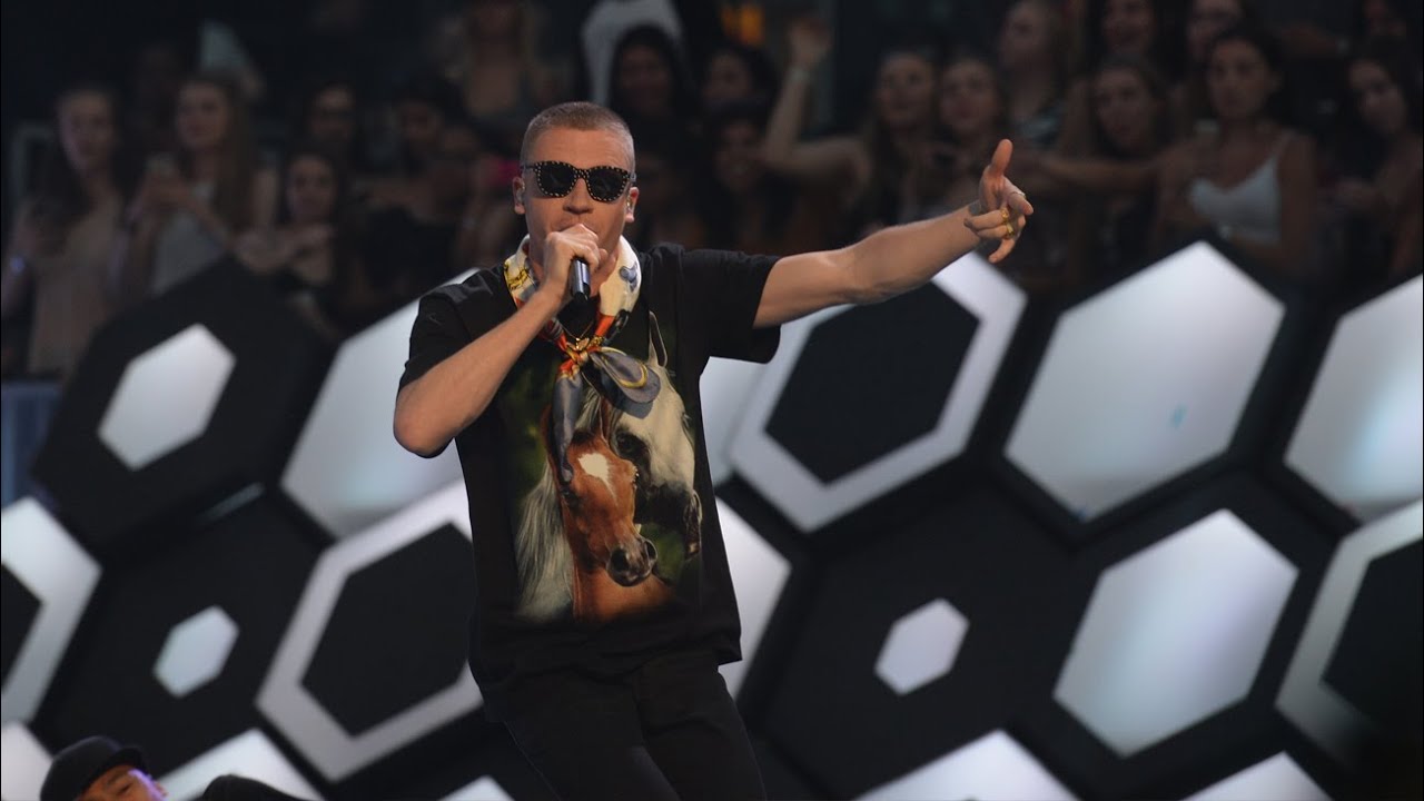 Macklemore and Ryan Lewis Perform "Dance Off" at the 2016 iHeartRadio MMVAs