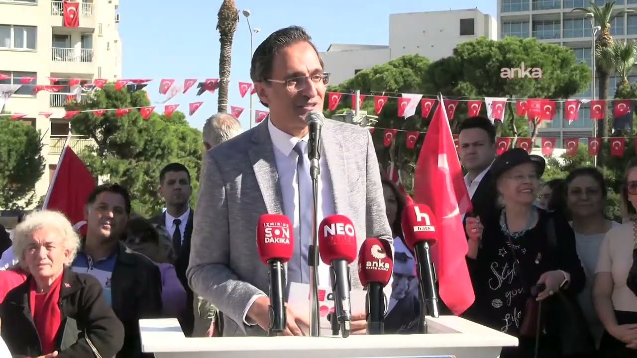 CHP İzmir İl Başkanlığı, 29 Ekim Cumhuriyet Bayramı'nı kutladı