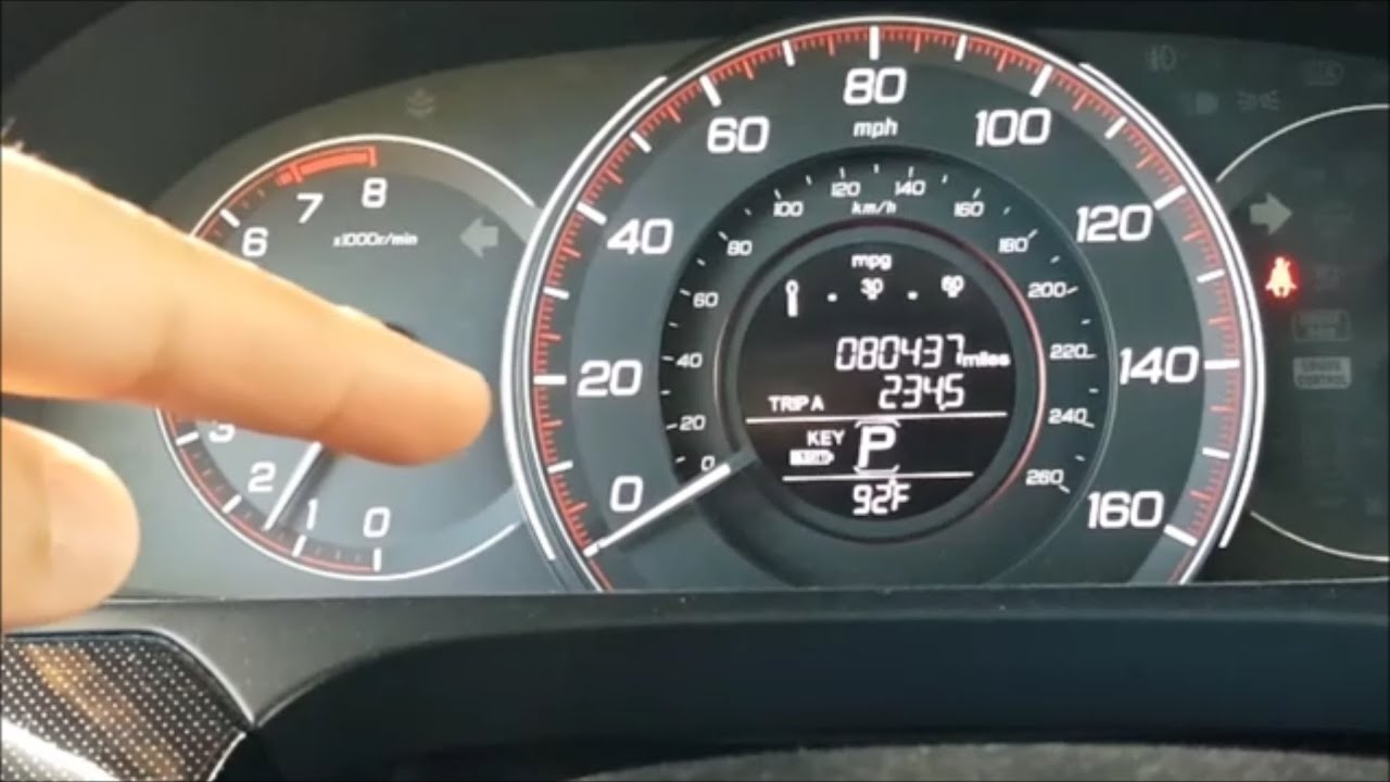 [Исправлено] Мигает значок батареи на панели приборов Honda и пищит