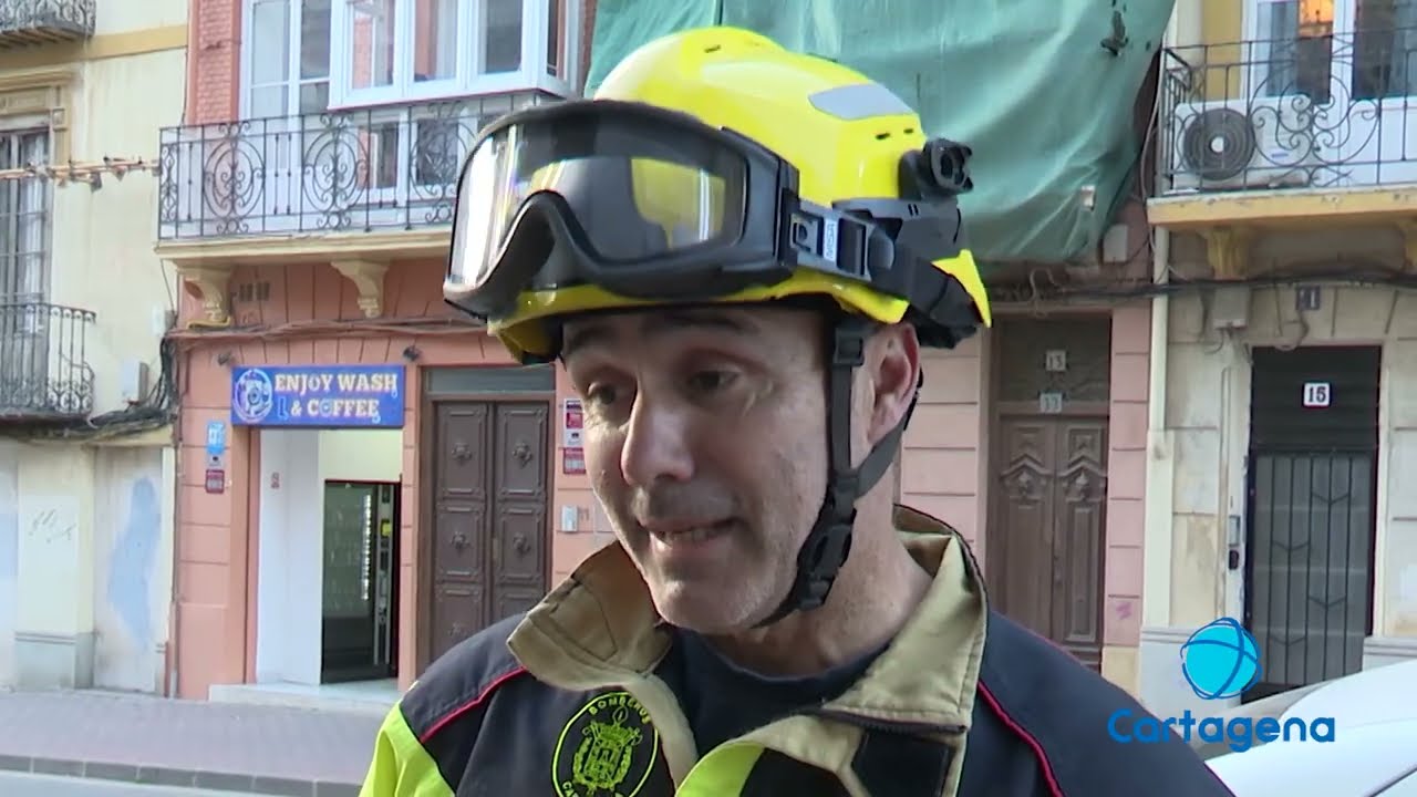 La pasada jornada de viento en Cartagena deja numerosos destrozos