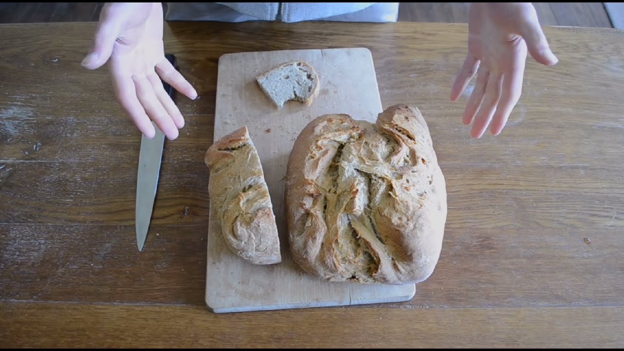 Préparation de pain au levain maison