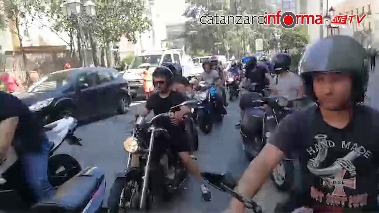 L'ultimo commovente saluto a Domenico Canino, il motociclista morto in un incidente a Sala