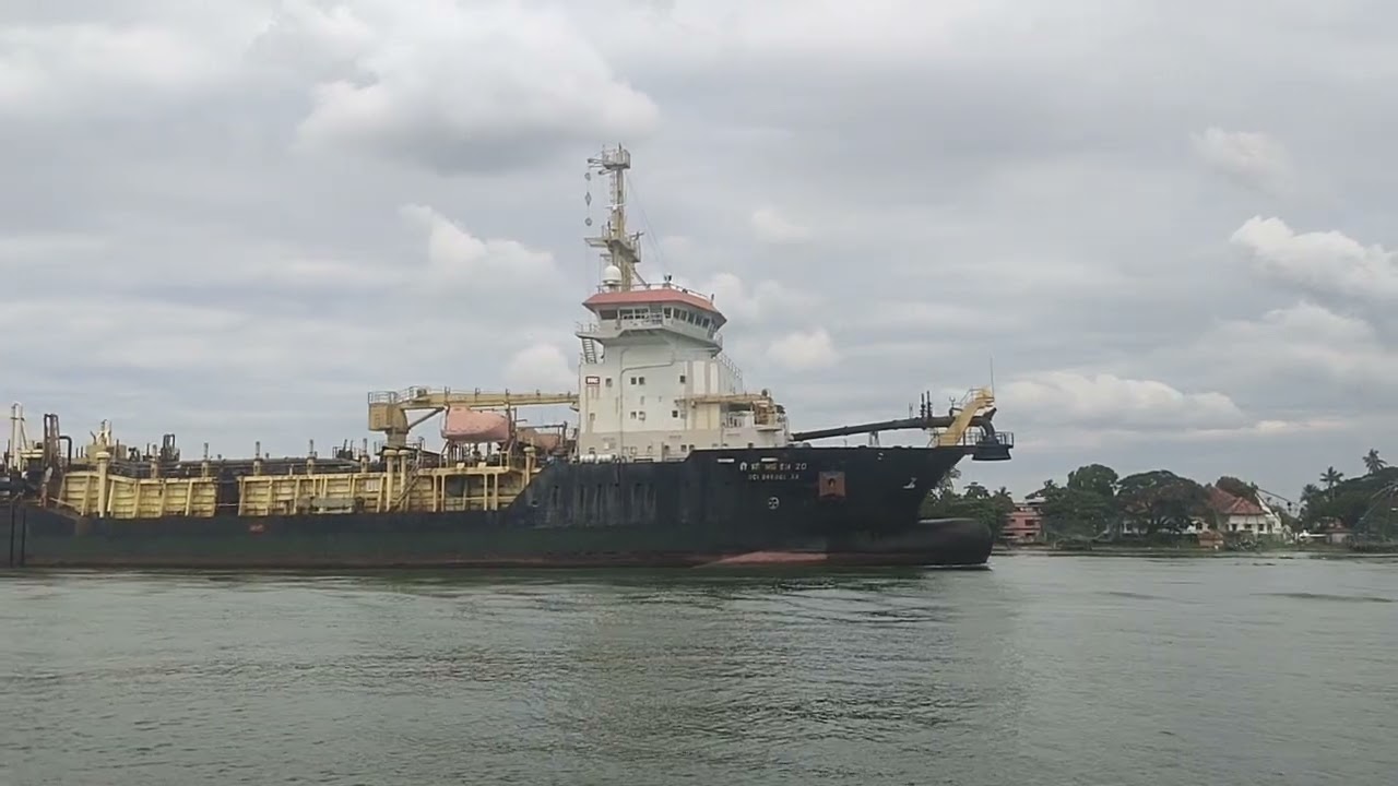 Big ship ⚓🚢 in Kochi , watching from Kochi water metro 🚇