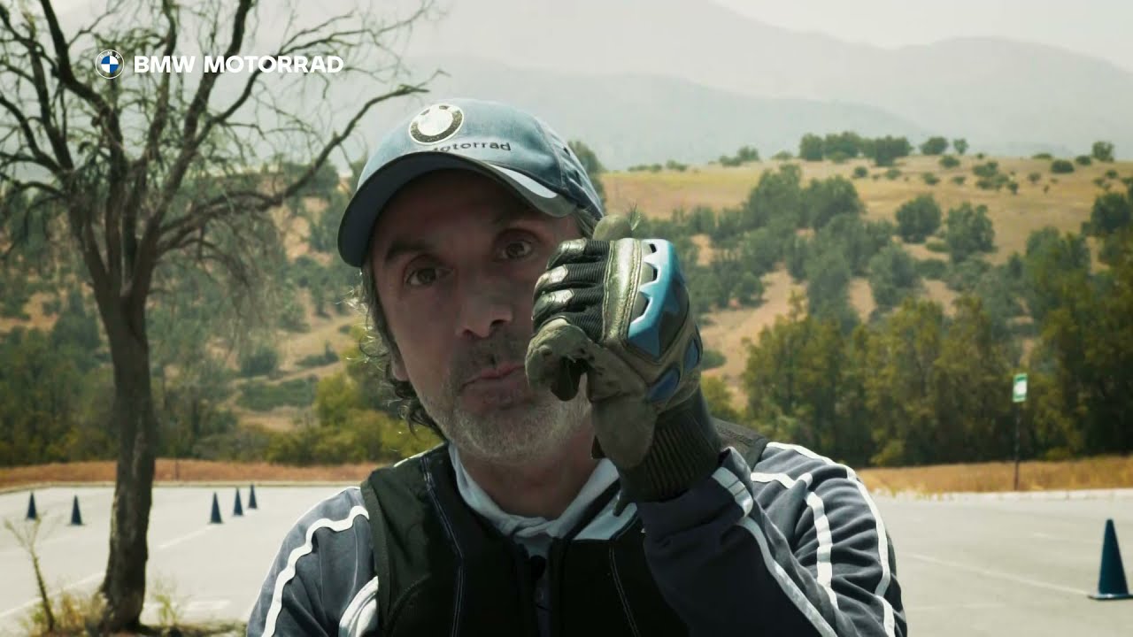Tips de conducción BMW Motorrad: Sacar la motocicleta de una pendiente.