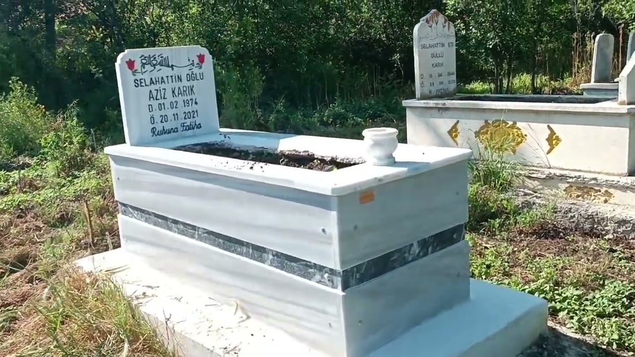 Demirşeyh  Köyü mezarlığında