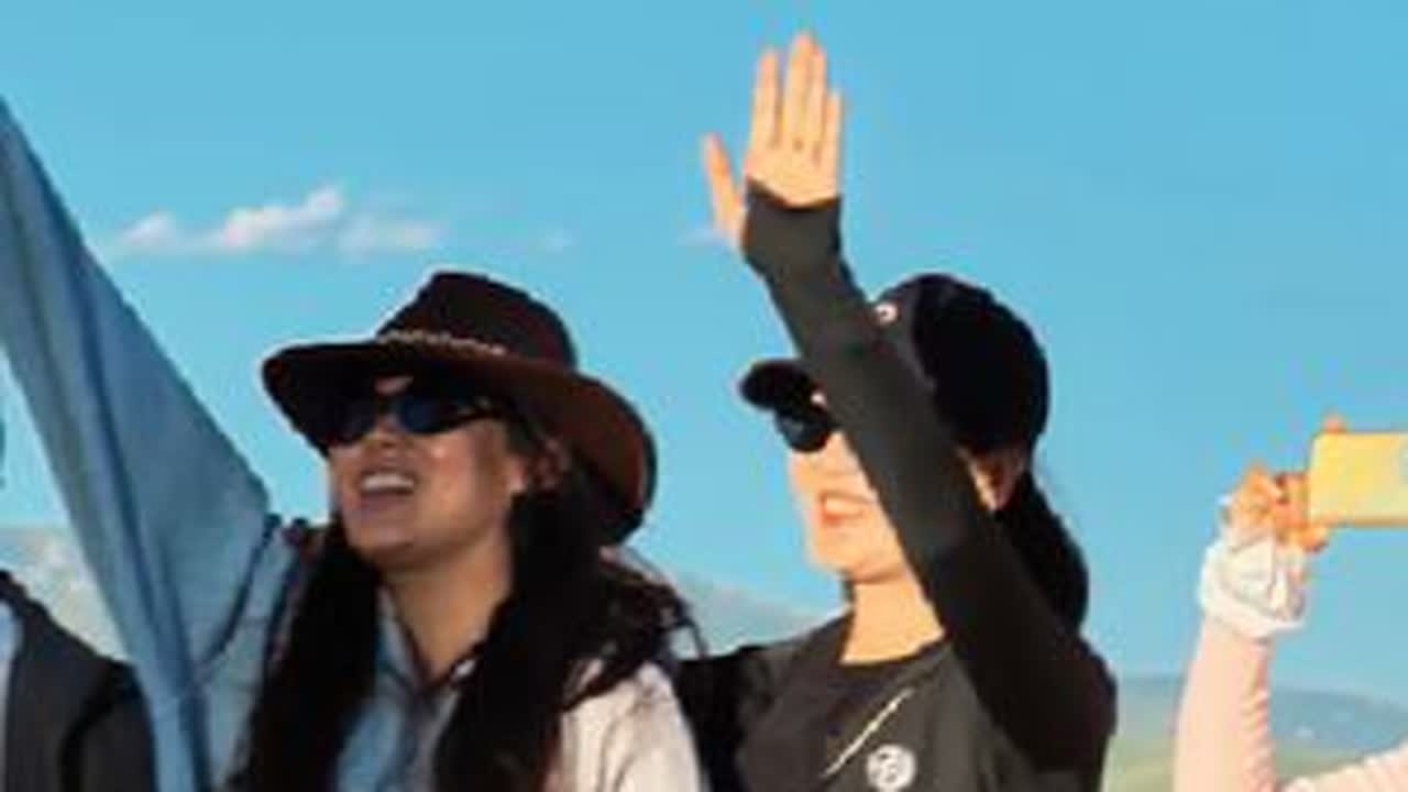九色甘南香巴拉•玛曲•首届机车摩旅节，“穿越九色甘南•遇见游牧时光”。天上玛曲，畅享欢乐。 #中国赛马之乡 #天下黄河第一弯 #藏民歌弹唱故里 #世界最大最美湿地草原#格萨尔发祥地