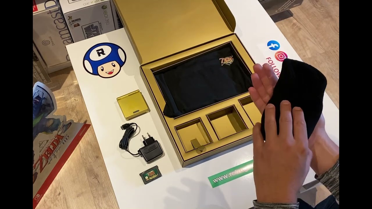 Unboxing Zelda Minish Cap Limited Edition Adventure Set
