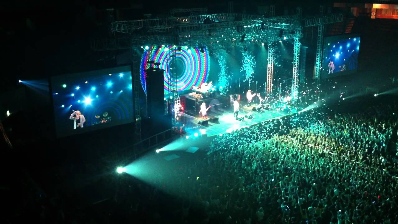 L'Arc~en~Ciel WORLD TOUR 2012 in KOREA last song 虹 HYDE Tetsuya