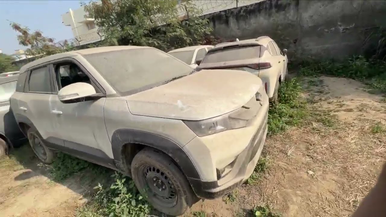 कोई फायदा न्ही हे यहा  पे आने का गाड़ी रोड़ पर न्ही चले सक्ति