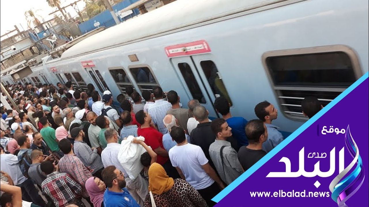 صدى البلد | زحام ومشادات داخل خط مترو المرج - حلوان