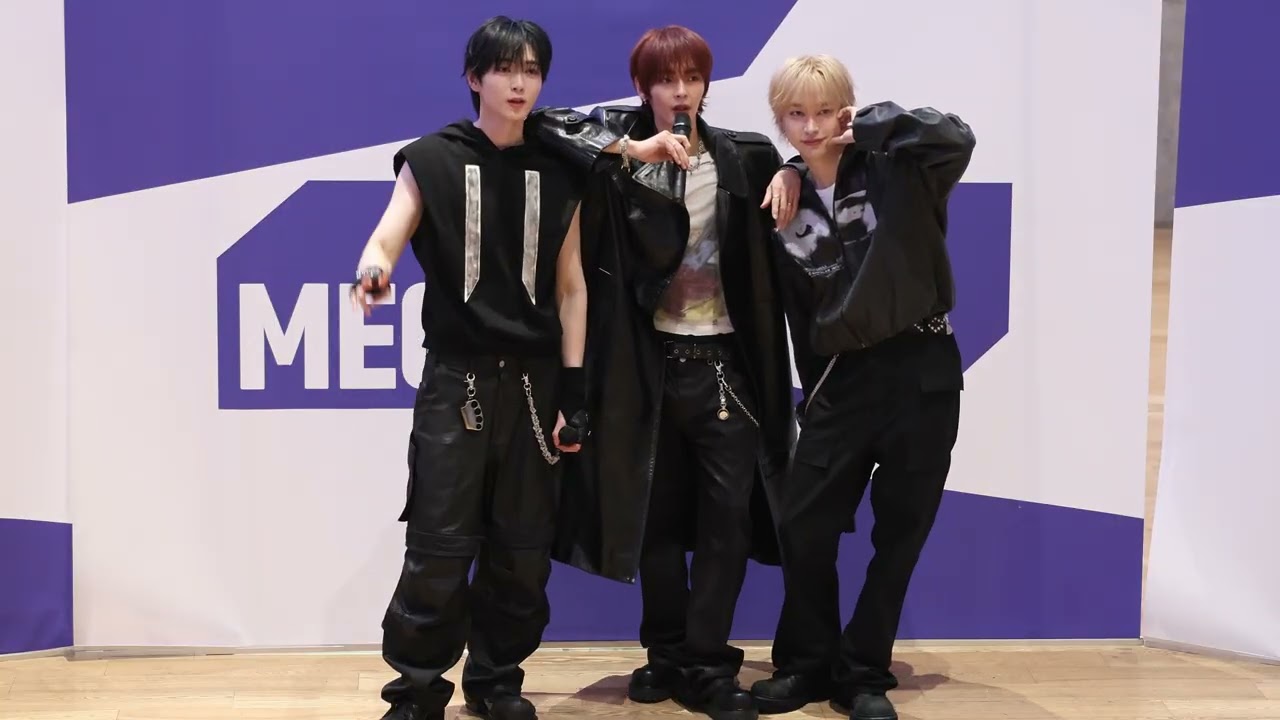 QQQ 온리원오브 OnlyOneOf   메가박스 코엑스 스퀘어 광장 직캠 Fancam 260308 5