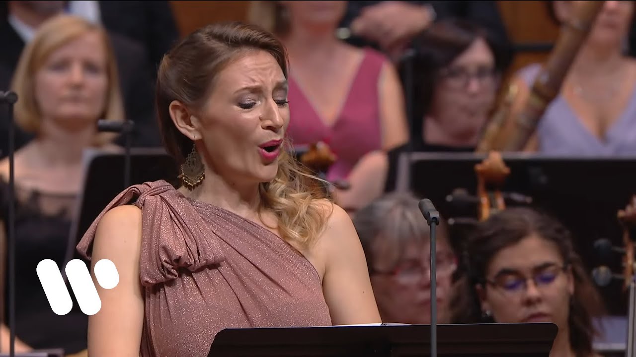 Sabine Devieilhe sings 