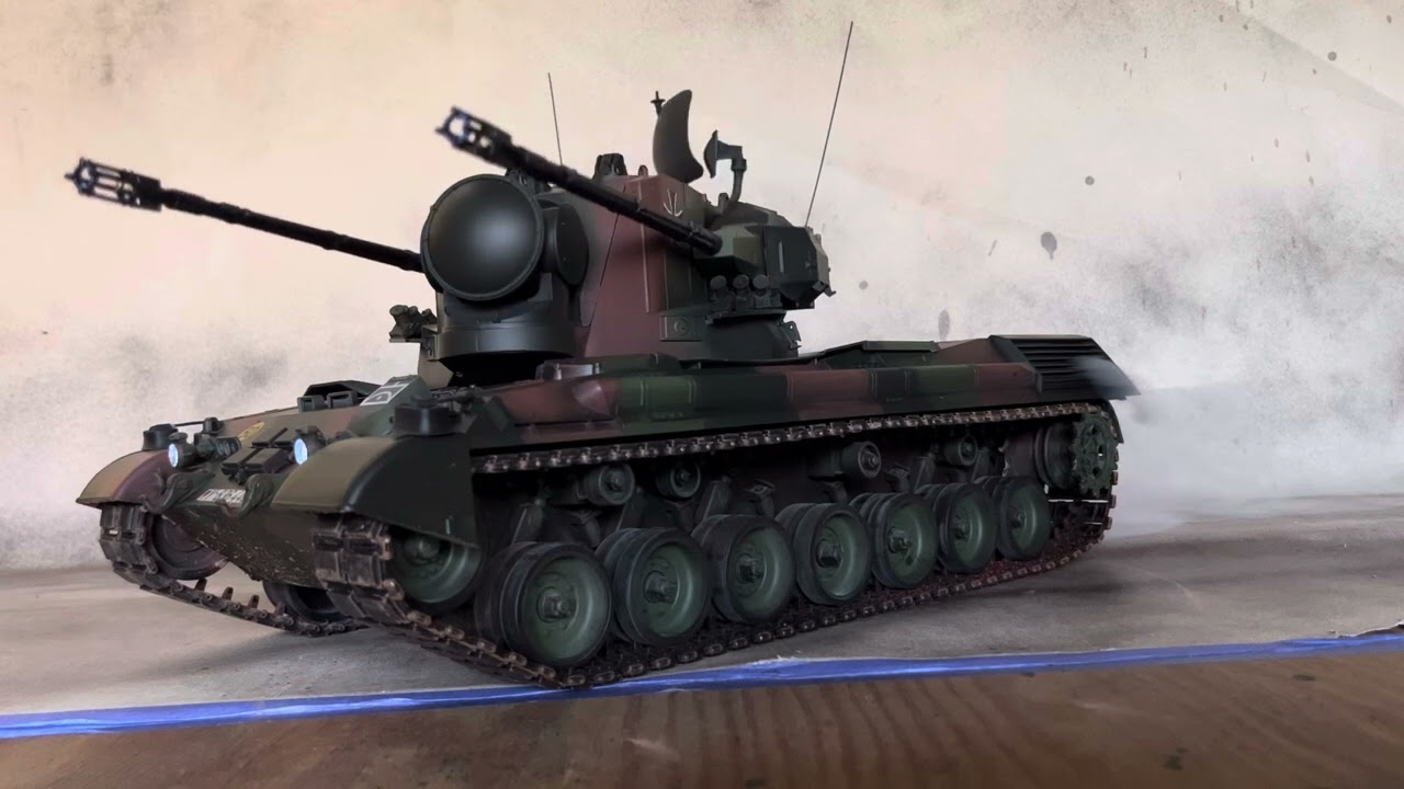 ゲパルト対空戦車、2025.8.15 照準レーダー連動と薬莢排出煙　