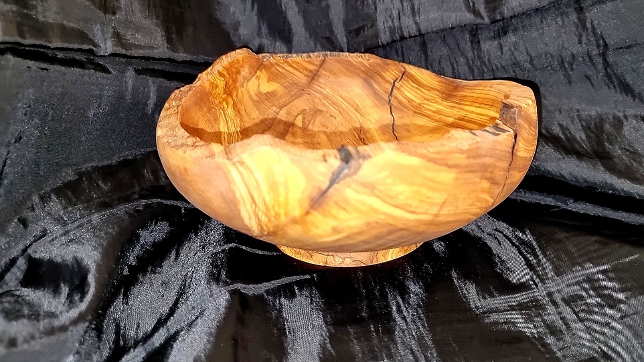 Woodturning a Natural Edge Olive Wood Bowl – Stunning Live Edge!
