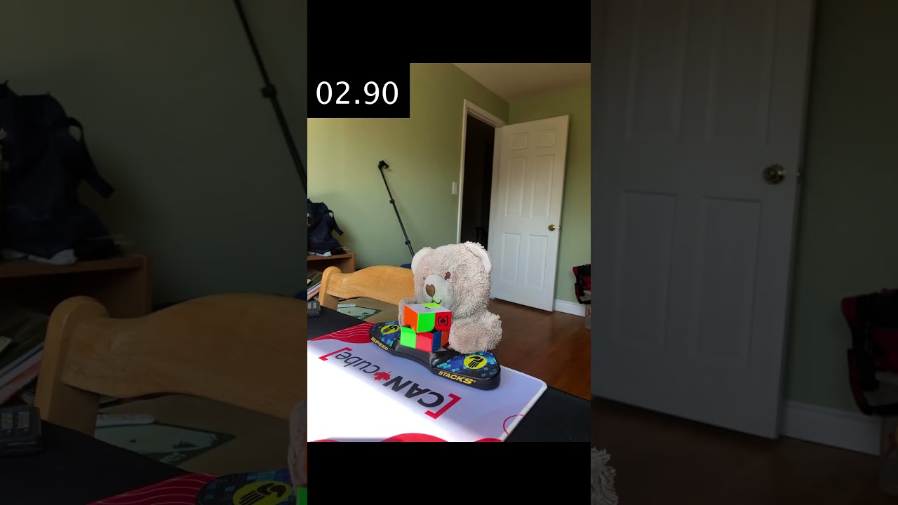 Cute teddy bear solves a 2x2 Rubik's Cube! #fypシ #cubingskit #trending #viral #cubing #fast #f2l