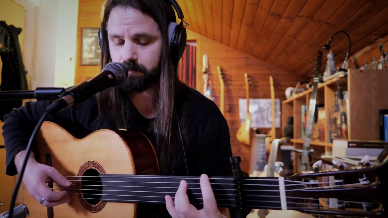 Iki Keklik Türküsü.  Erkan Oğur tarzında Perdesiz Gitar'la Canlı Performans by Gilad Weiss.