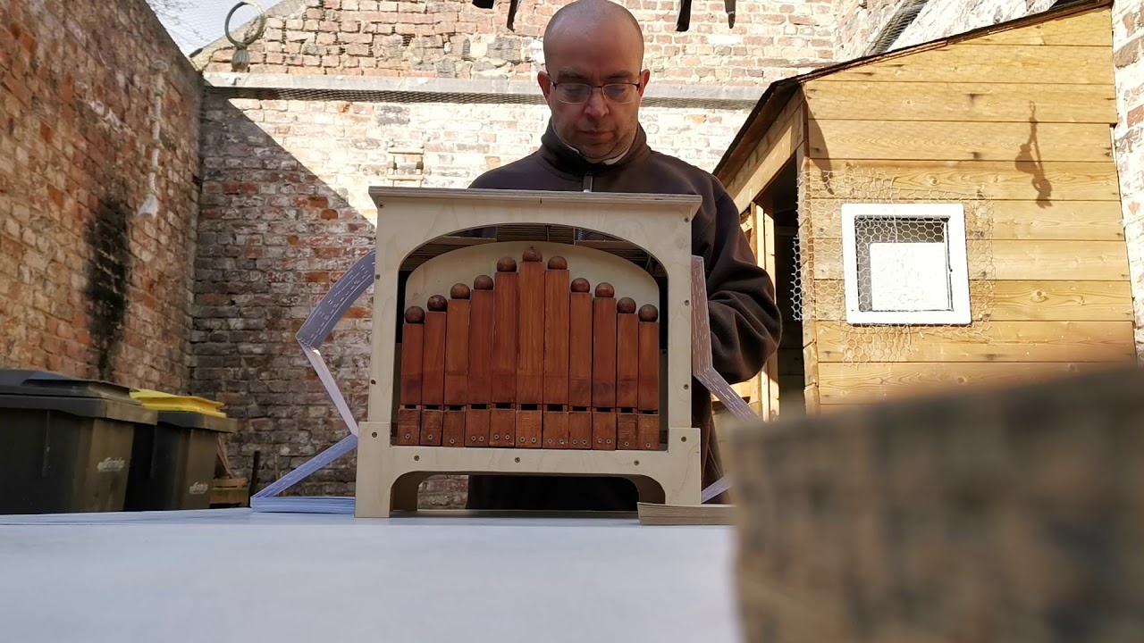 Démonstration d'un Orgue de Barbarie électronique