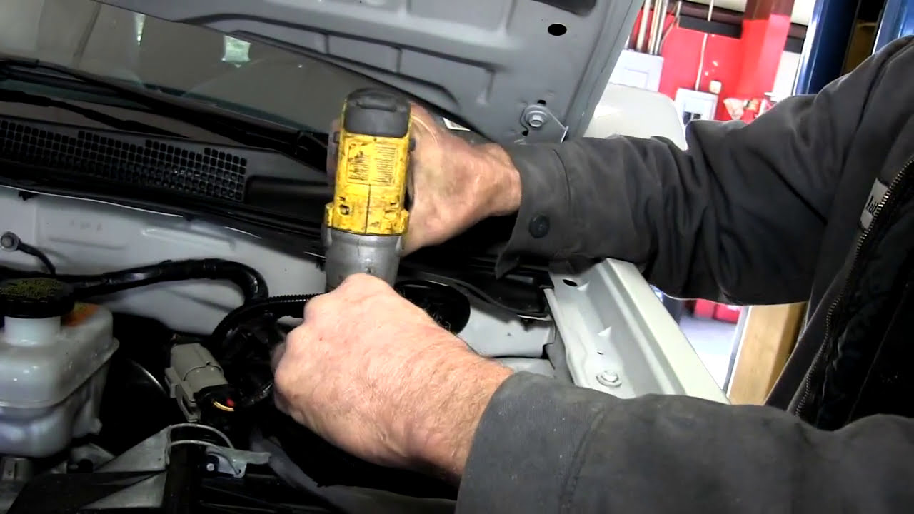 Replacement of Front Complete Strut Assemblies on a 2012 Ford Escape l SENSEN Shocks & Struts