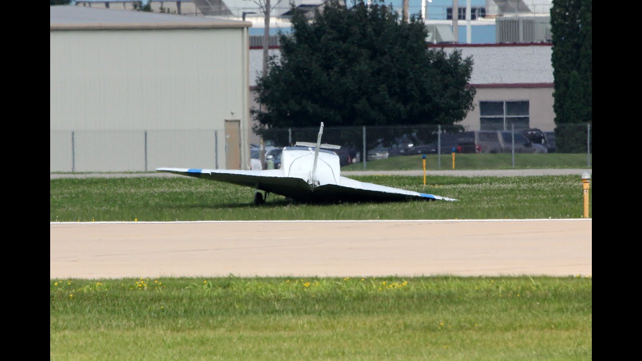 Dyke Delta landing Tuesday, July 22, 2025. The plane suffered a right gear collapse.