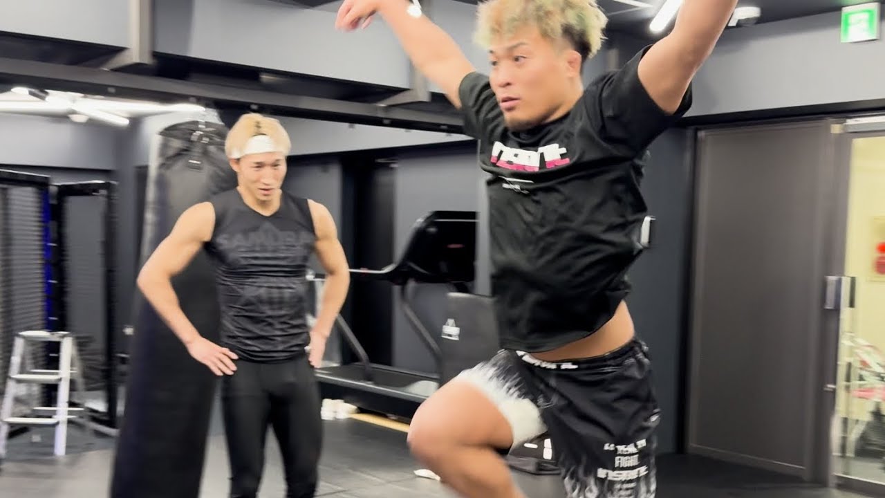 太田忍にでたらめなキックボクシング教えてみた