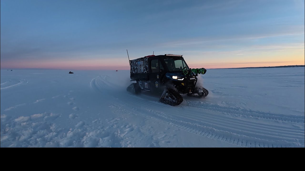 UTV can Am Defender H10  Pro Limited in ice fishing