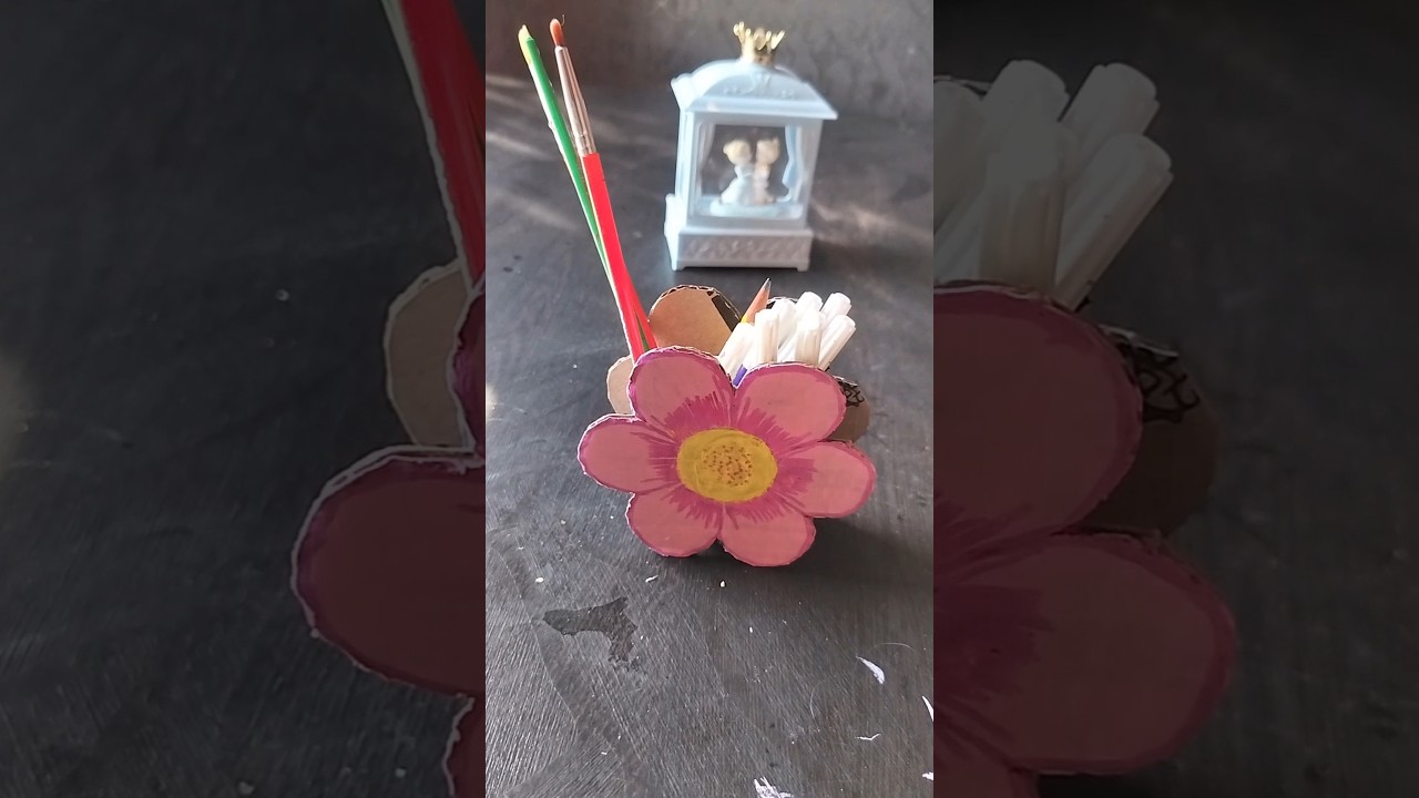 Waste Material से बनाएं सुंदर फ्लावर होल्डर! 🌸 | DIY Desk Organizer 