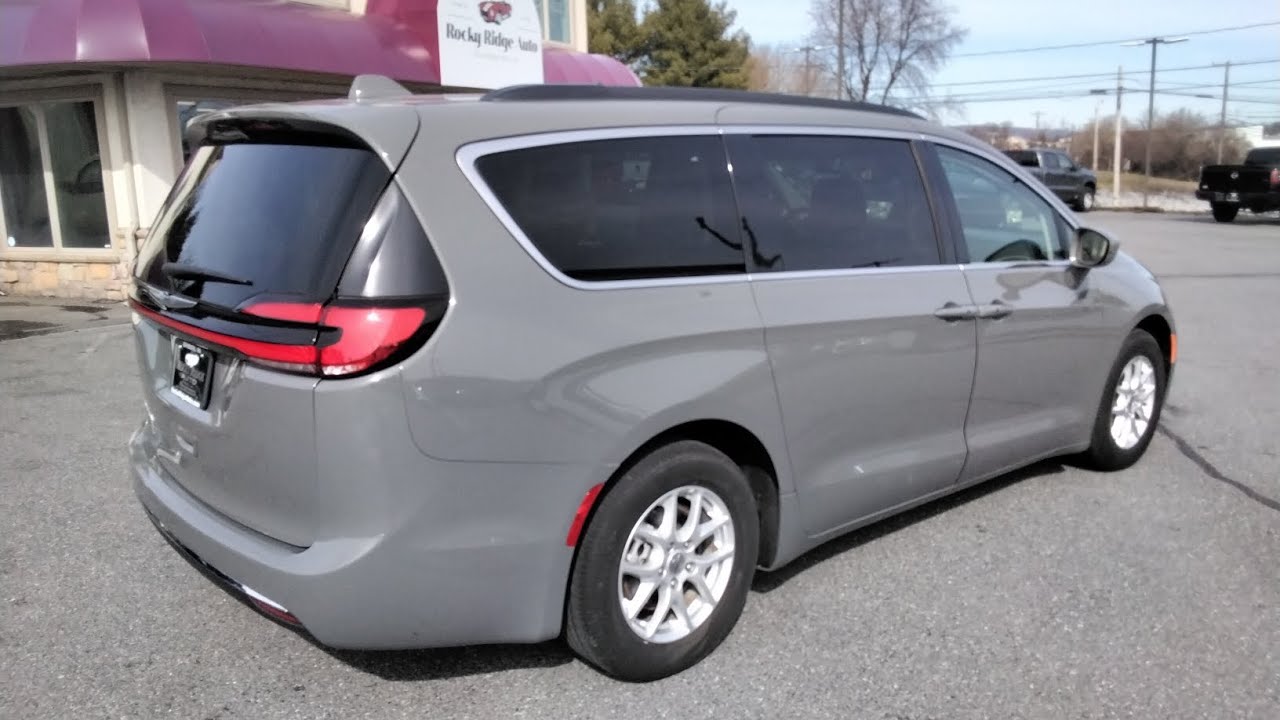 2022 Pacifica Touring L St# 14435 Rocky Ridge Auto www.rockyridgeauto.com