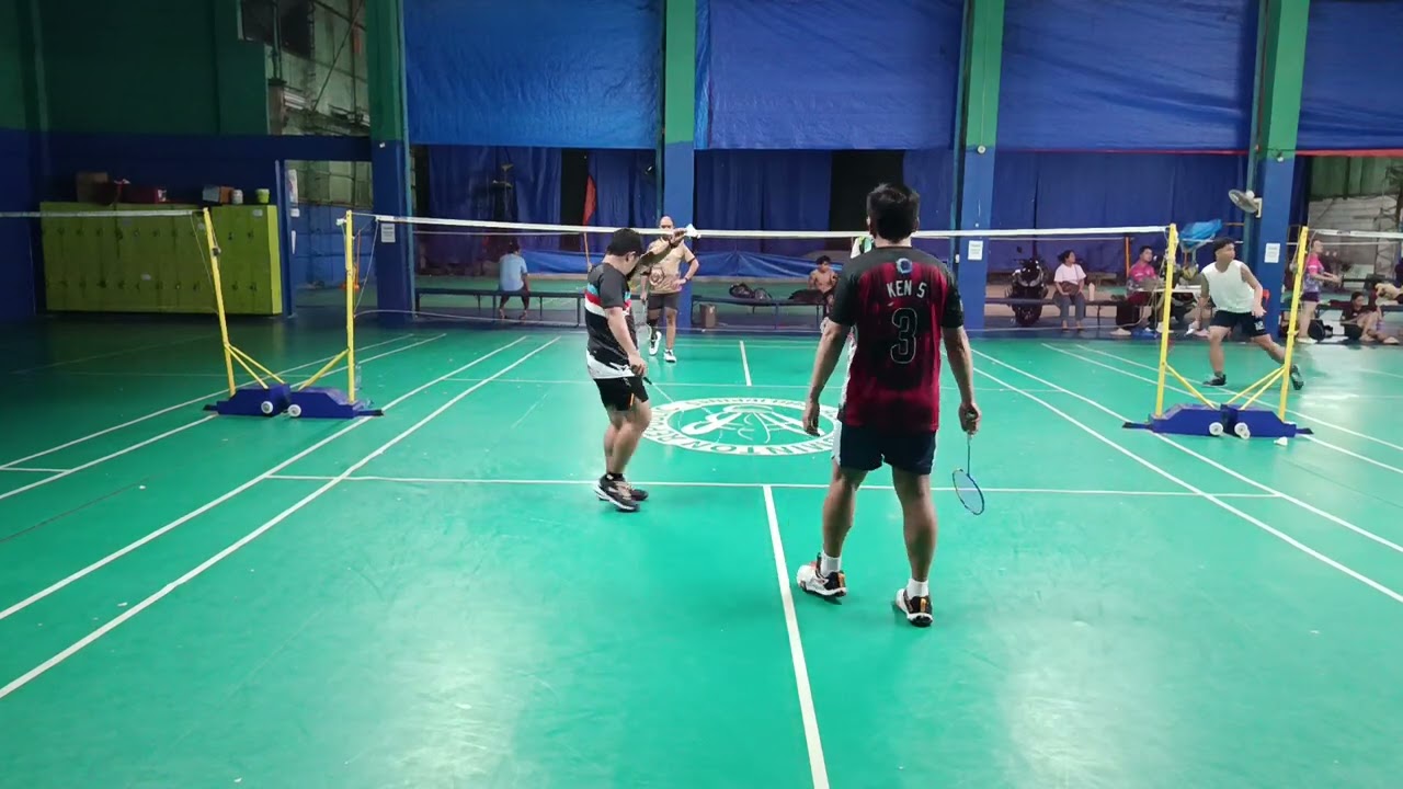 Saturday Fun Night Badminton Doubles Queueing in JB Badminton Court with B Smashers 