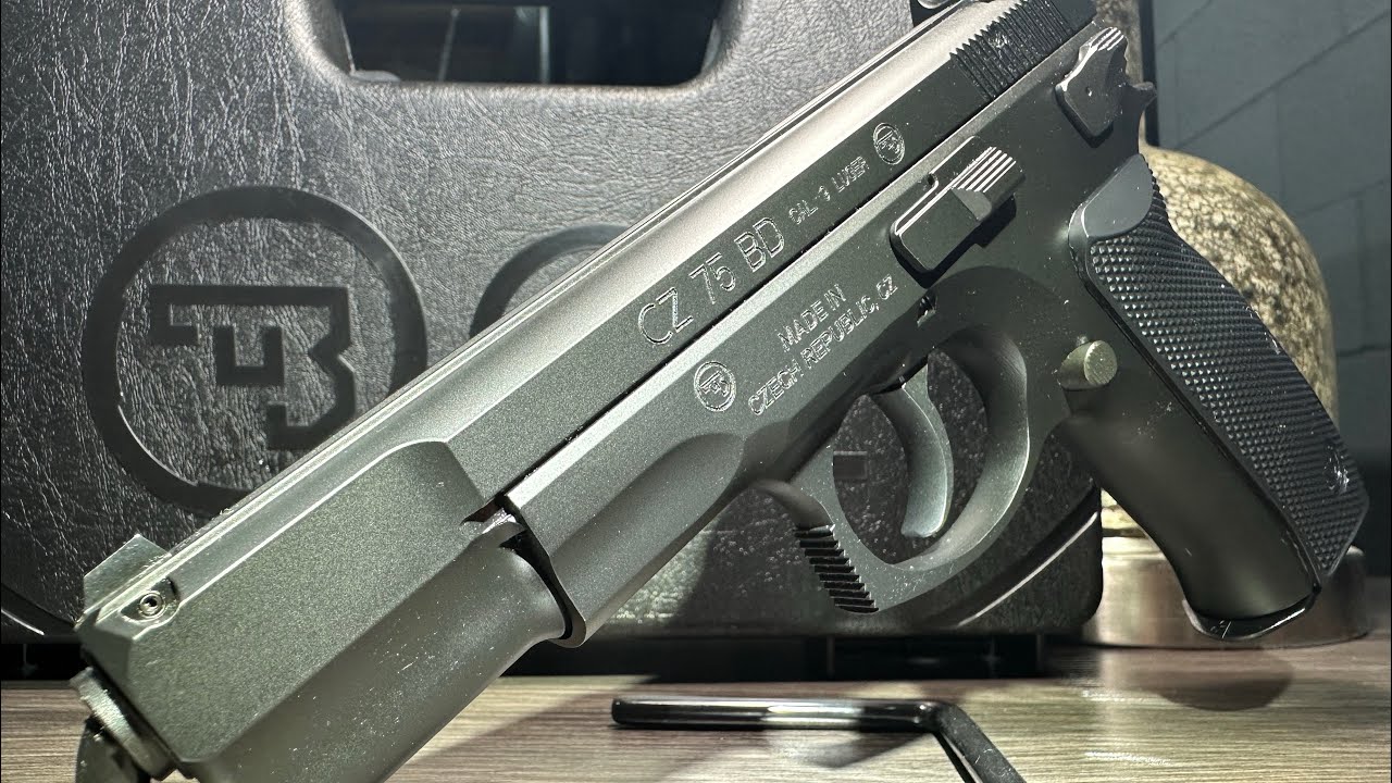 Распаковка и крупные планы CZ 75 BD.