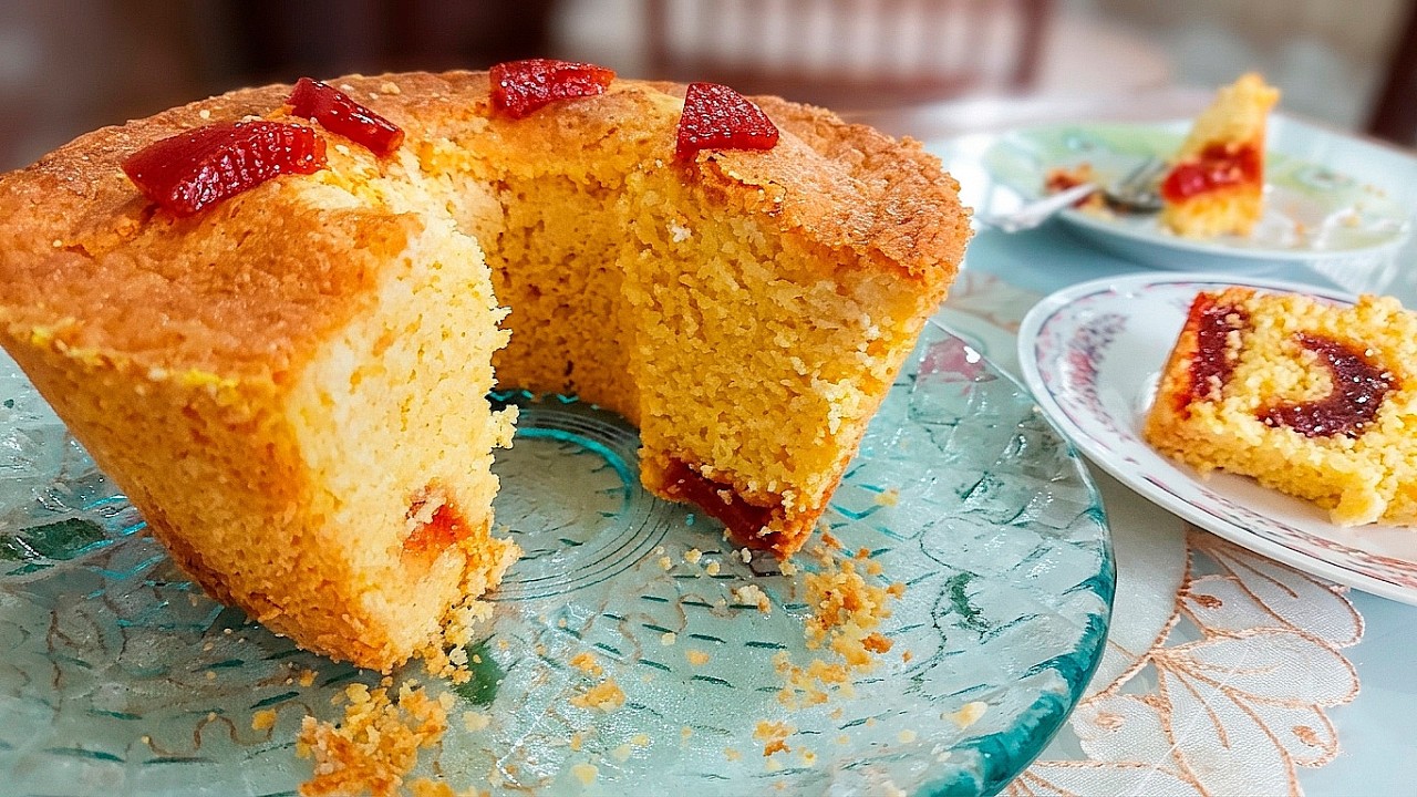Bolo de Flocão de Milho com Goiabada | Sem Farinha, Fácil e Muito Macio