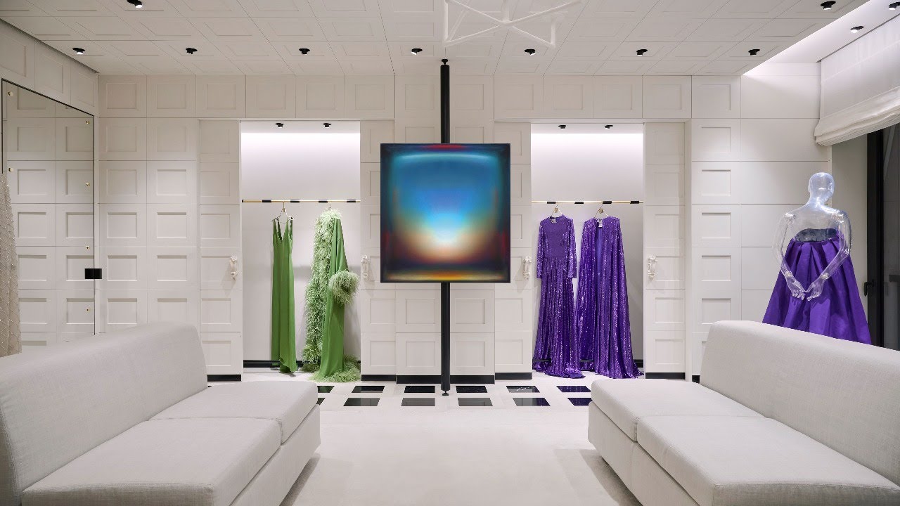 New Paris Store | Valentino On Canvas