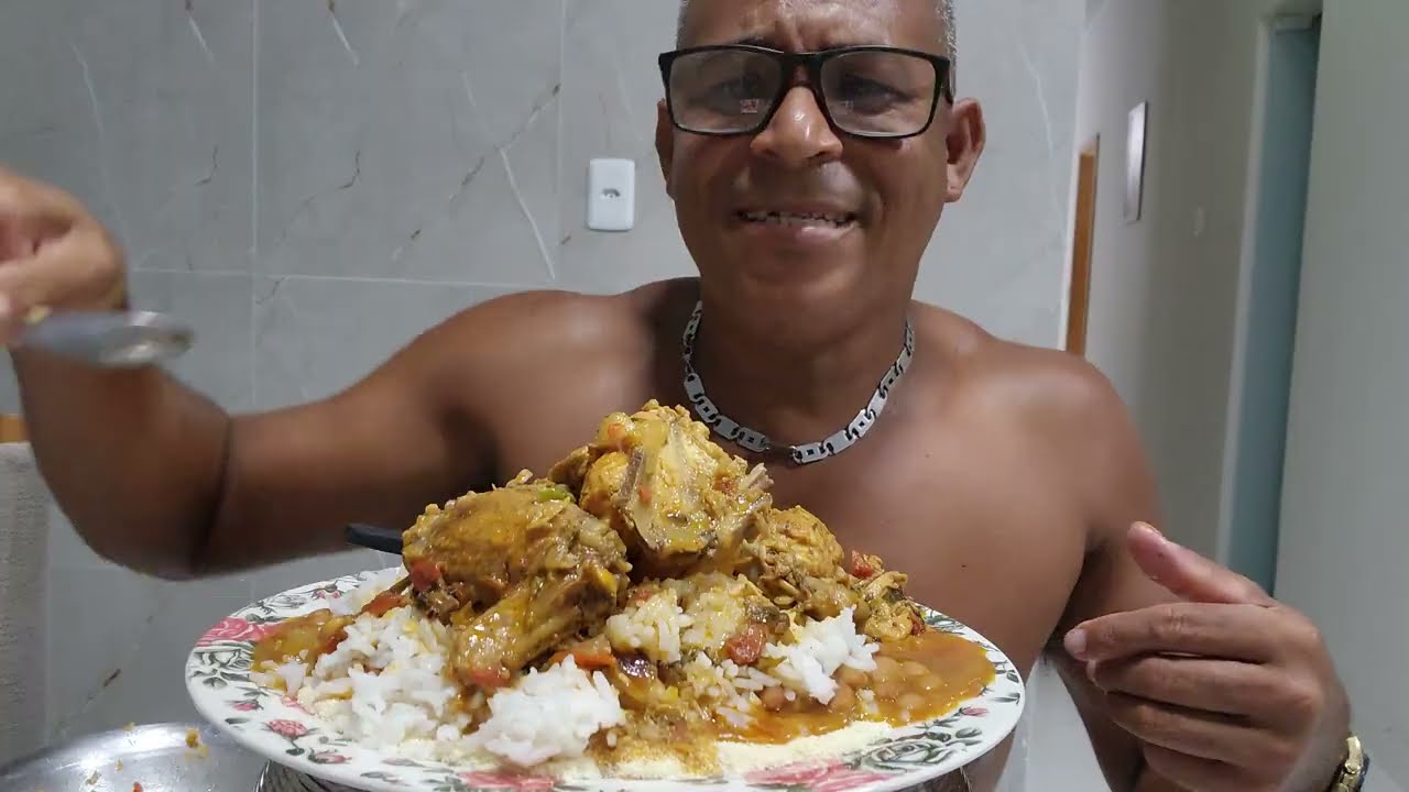 FRANGO GUISADO COM ENSOPADO 