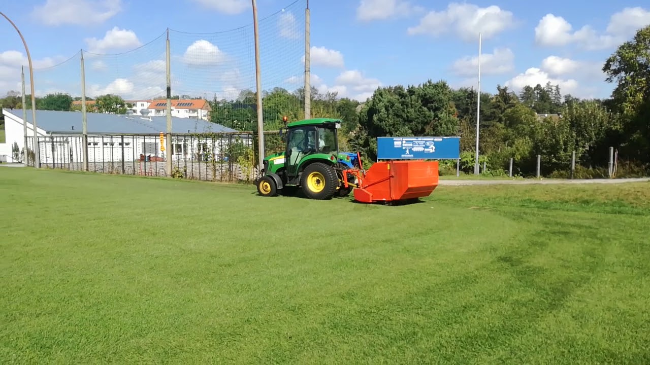 Zamiatarka do boisk piłkarskich, Rasenkehrmaschine Wiedenmann RK 120 Z