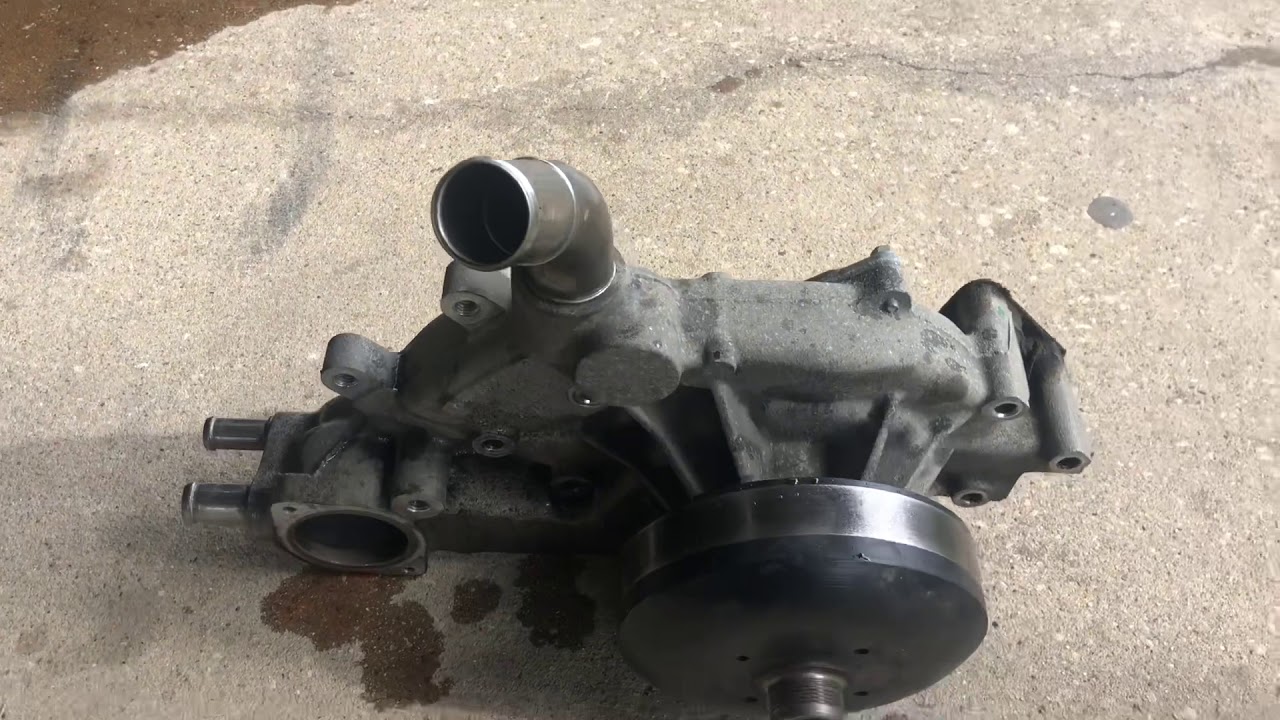 2003 Cadillac Escalade Cambio bomba de agua