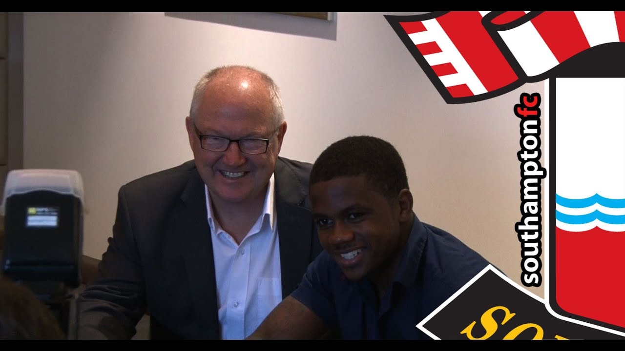 Rowe signs contract extension
